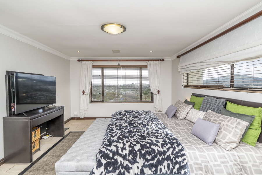 4 Bedroom Property for Sale in Van Riebeeckshof Western Cape